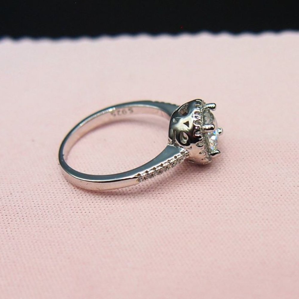 Beautiful GRA Certified Halo 1.00Ctw Moissanite Bridal Ring 18k White Gold - Picture 6 of 8
